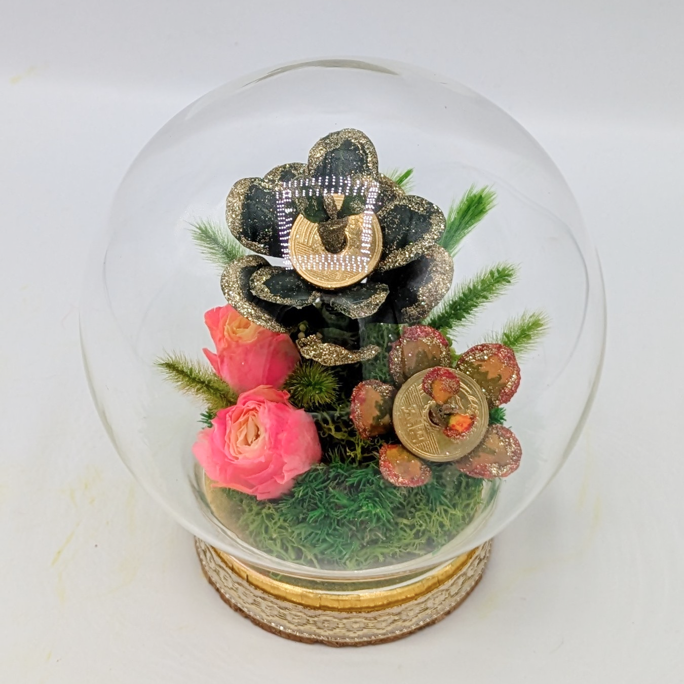 手作り「黄金姫花月&green金のなる木」&プリザーブドフラワーレインボーローズと草花・苔のガラスドームアレンジ❣