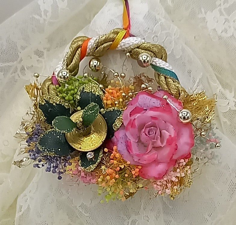 「手作り金のなる木」&レインボーローズ(造花)miracleミニリースアレンジ